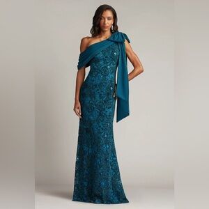 TADASHI SHOJI - ISHANI BOW-SHOULDER GOWN